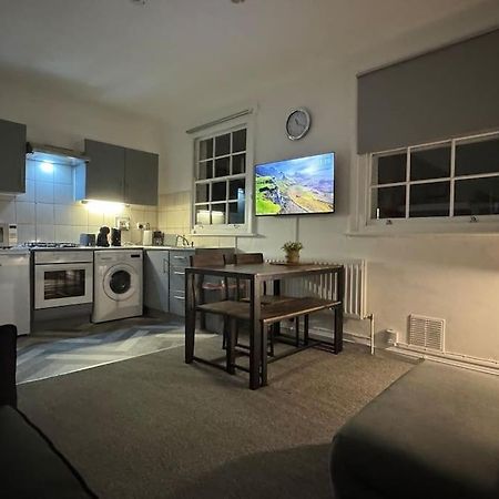 Appartement Flat In The Heart Of Camden Town à Londres Extérieur photo